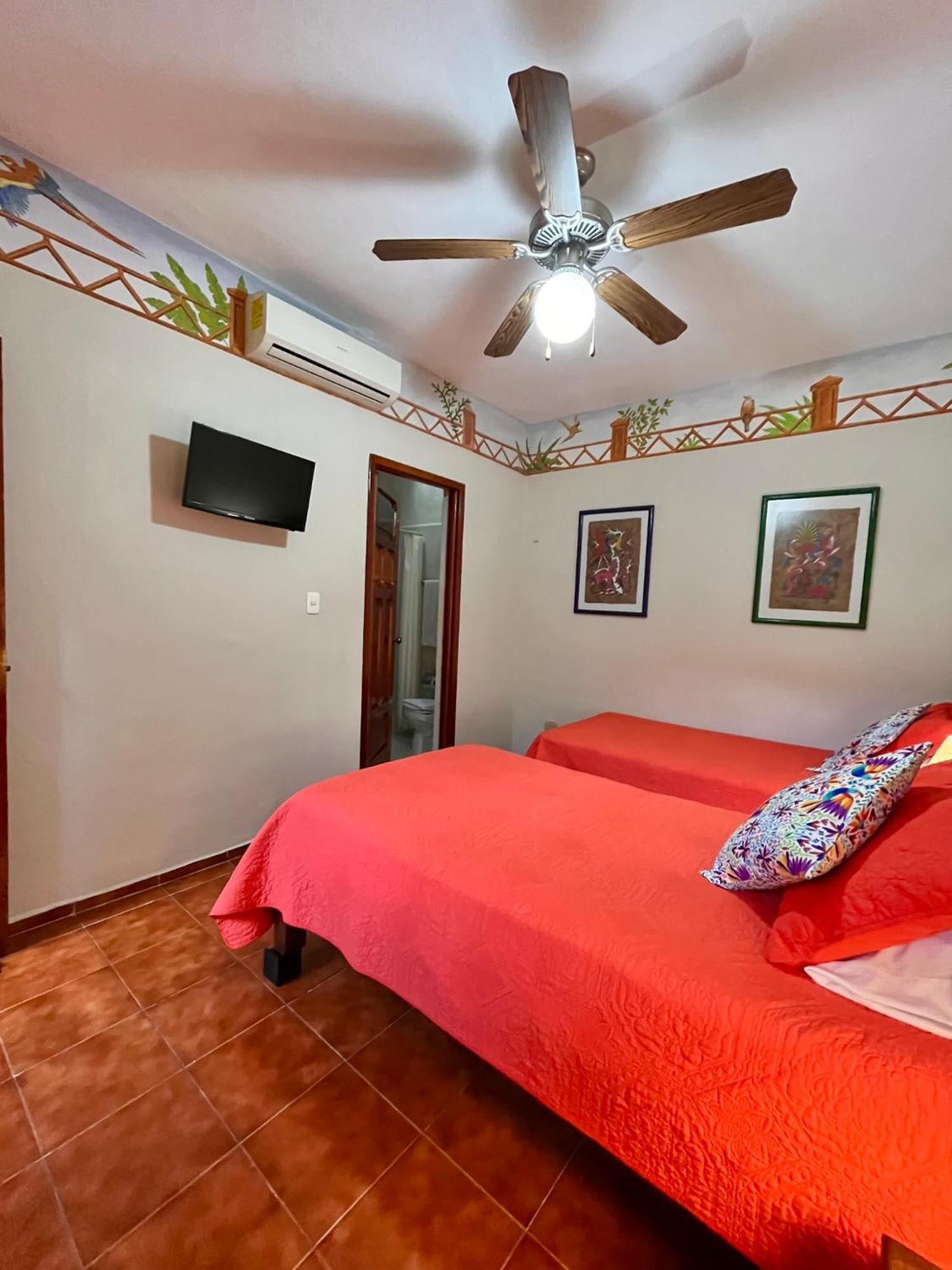 Casa Tres Colibries Bed & Breakfast Merida Bagian luar foto